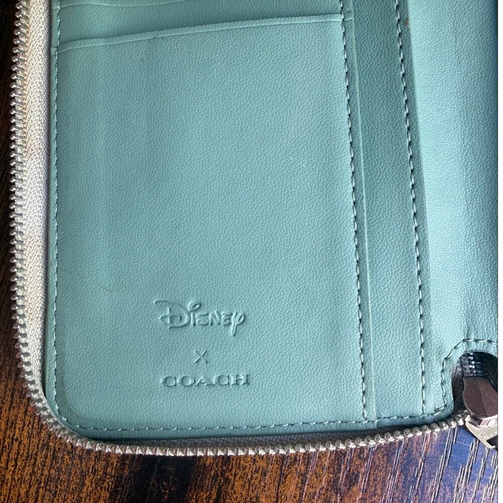 Coach x Disney Princess Tiana Wallet, Limited Edition - Picture 6 of 9